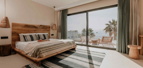 OSTRAKO BEACHSIDE SUITES - AGIA ANNA image 1