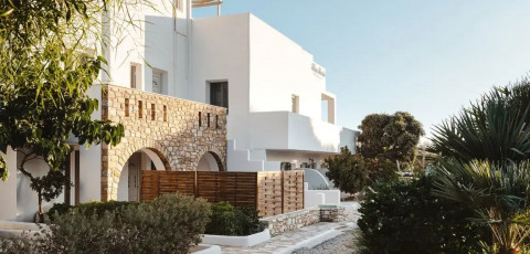 ALMIRIKI BEACHSIDE SUITES - PLAKA image 1