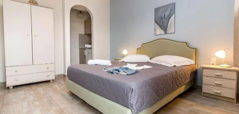 ALMIRIKI BEACHSIDE SUITES - PLAKA image 4